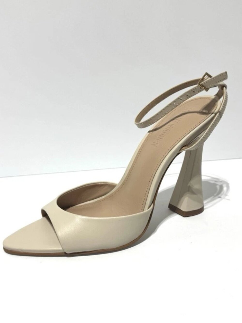 Steve Madden Womens Beki Sandals Size 8.5 M